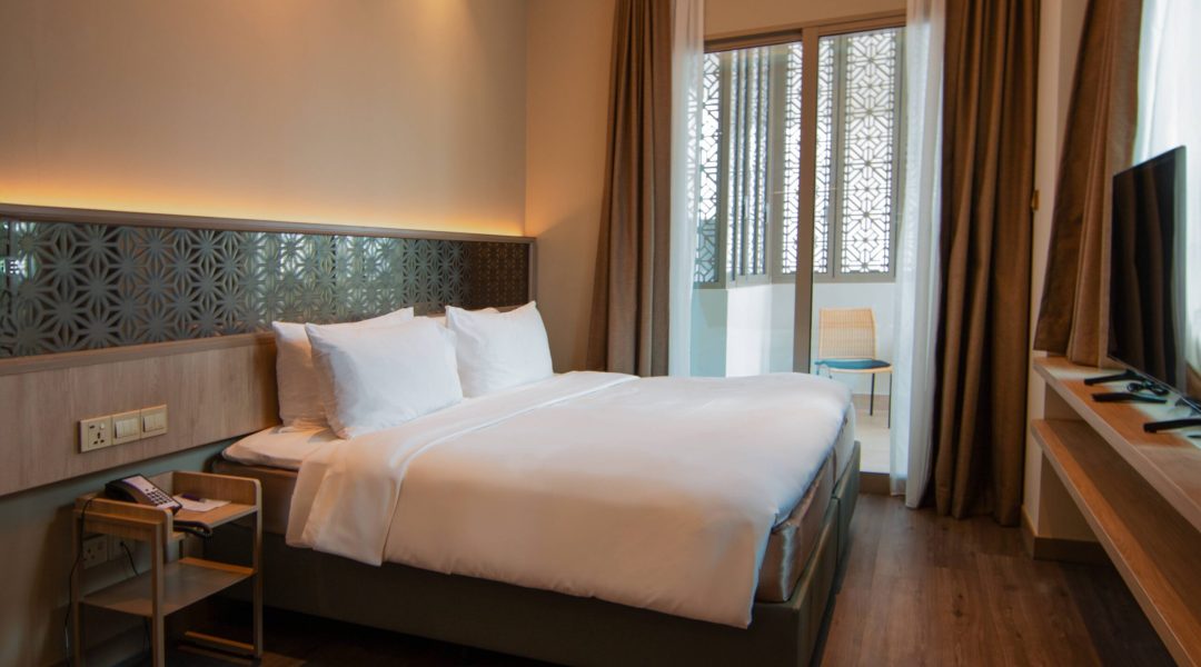 Aqueen Jalan Besar Premier Suite​ bed